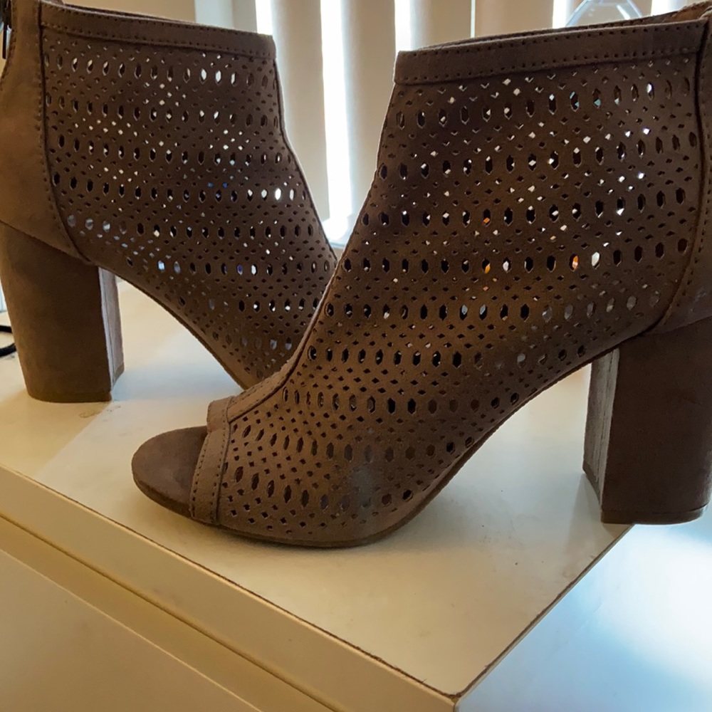 CHARMING CHARLIE HEELS